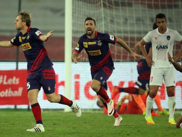 Javi Lara (left)