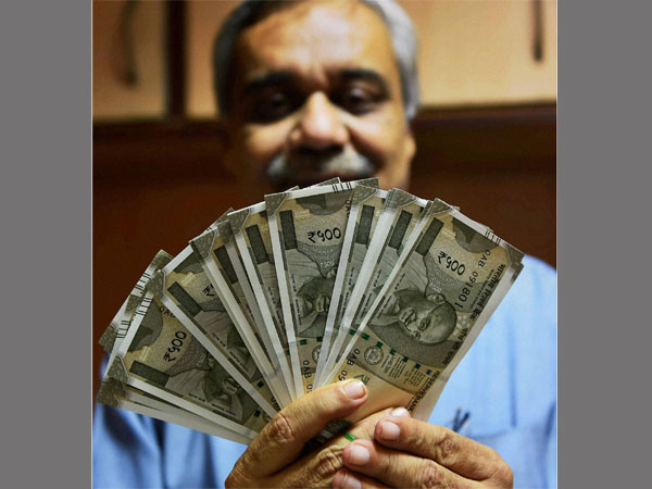 Don't hoard currency, RBI tells people Don't hoard currency, RBI tells people