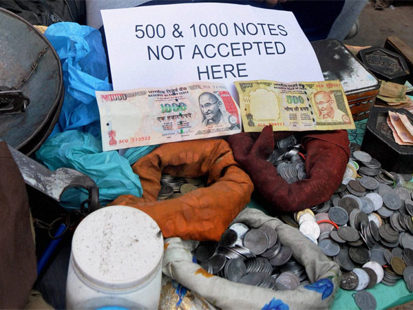 Allow use of old notes till Dec 31, strike on black money Allow use of old notes till Dec 31, strike on black money