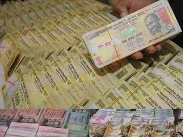 Man held with Rs 5.5 cr in old notes Man held with Rs 5.5 cr in old notes