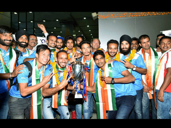 Indian Hockey player Sardar Singh pose with the Asian Champions Trophy as they arrives at T3 terminal in New Delhi on Monday after they beat Pakistan in Kuatan , Malaysia. Indian Hockey player Sardar Singh pose with the Asian Champions Trophy as they arrives at T3 terminal in New Delhi on Monday after they beat Pakistan in Kuatan , Malaysia.