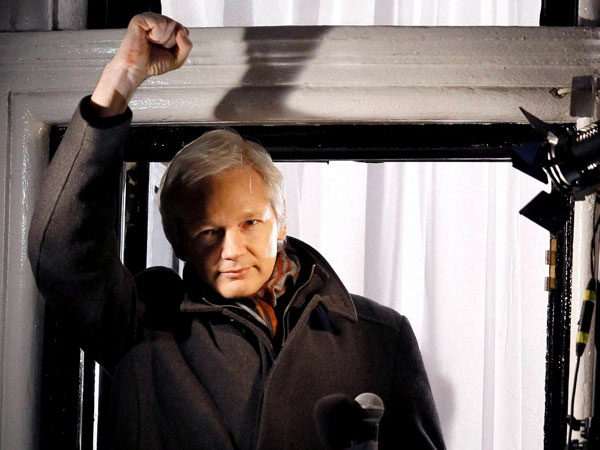 Assange blasts Clinton on email leaks Assange blasts Clinton on email leaks