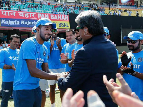 Keep your mind in right track: Kapil Dev's word of wisdom for talented Hardik Pandya Keep your mind in right track: Kapil Dev's word of wisdom for talented Hardik Pandya