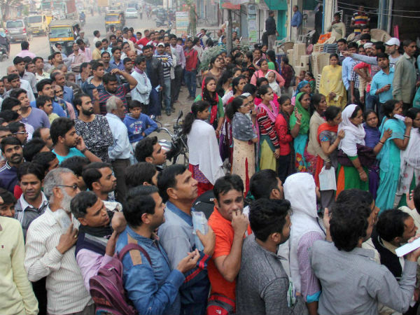 Chaos, long queues continue at banks Chaos, long queues continue at banks
