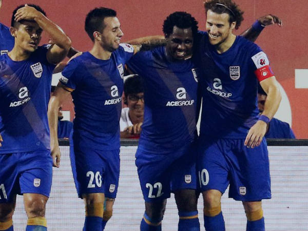 Sunil Chhetri (left) and Diego Forlan (right) celebrate with Mumbai City FC teammates (Image courtesy: Mumbai City Twitter) Sunil Chhetri (left) and Diego Forlan (right) celebrate with Mumbai City FC teammates (Image courtesy: Mumbai City Twitter)