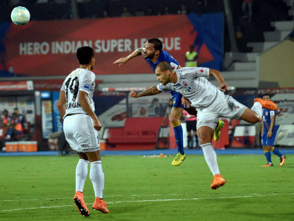 Players of Mumbai (in blue jersey) and Pune (in white jersey) clash during their ISL Match in Mumbai on Thursday (November 10). Players of Mumbai (in blue jersey) and Pune (in white jersey) clash during their ISL Match in Mumbai on Thursday (November 10).