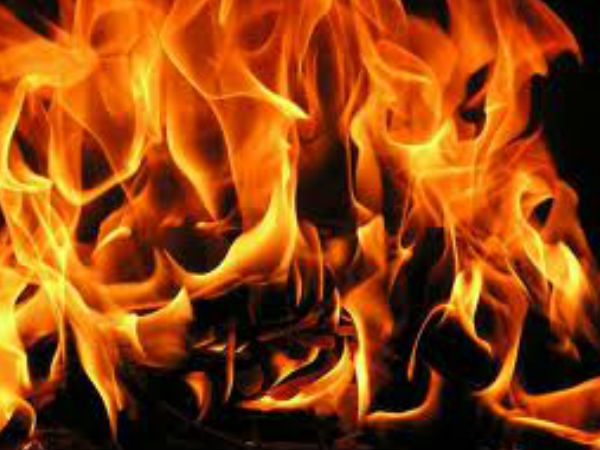 Fire engulfs chemical plant Fire engulfs chemical plant