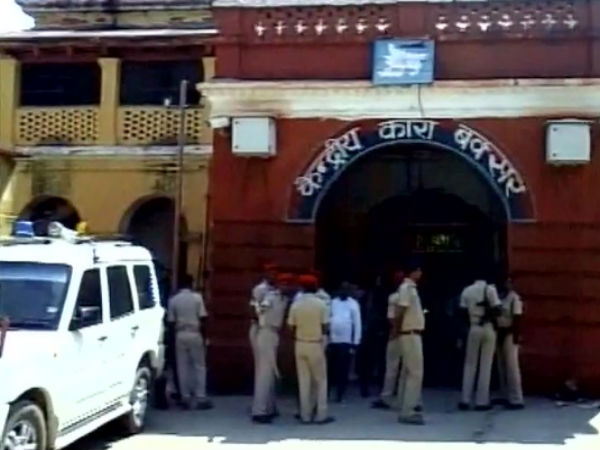 Buxar jailbreak: Five prisoners escape Buxar jailbreak: Five prisoners escape