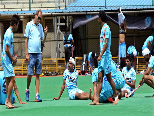 Roelant Oltmans (left) with Indian Hockey team Roelant Oltmans (left) with Indian Hockey team