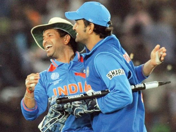 Dhoni with Sachin Tendulkar during 2011 World Cup Dhoni with Sachin Tendulkar during 2011 World Cup
