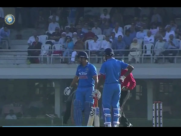 Fans touches Dhoni's feet