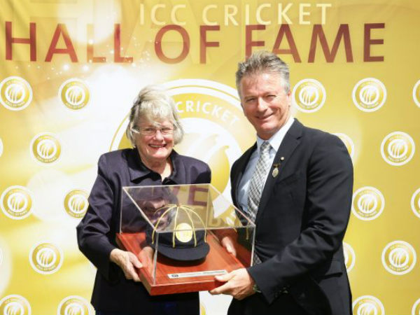 Arthur Morris' wife Judith (left) receives a personalised cap from Steve Waugh. Photo from ICC/CA Arthur Morris' wife Judith (left) receives a personalised cap from Steve Waugh. Photo from ICC/CA
