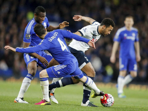 Chelsea's Cesc Fabregas, left, challenges for the ball withTottenham's Mousa Dembele during the English Premier League soccer match between Chelsea and Tottenham Hotspur at Stamford Bridge stadium in London Chelsea's Cesc Fabregas, left, challenges for the ball withTottenham's Mousa Dembele during the English Premier League soccer match between Chelsea and Tottenham Hotspur at Stamford Bridge stadium in London