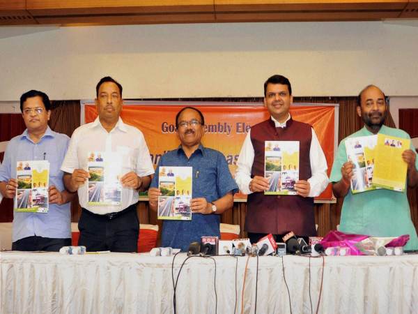 Goa Chief Minister Lakshmikant Parsekar with Maharashtra Chief Minister Devendra Fadanavis and other BJP leaders releasing the party's manifest for Goa assembly polls in Panaji. Photo for representation only. Goa Chief Minister Lakshmikant Parsekar with Maharashtra Chief Minister Devendra Fadanavis and other BJP leaders releasing the party's manifest for Goa assembly polls in Panaji. Photo for representation only.