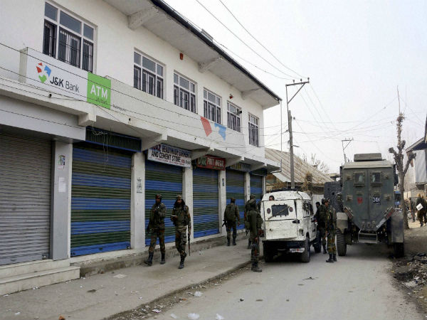 Mobile, internet services not suspended on R-Day in Kashmir Mobile, internet services not suspended on R-Day in Kashmir