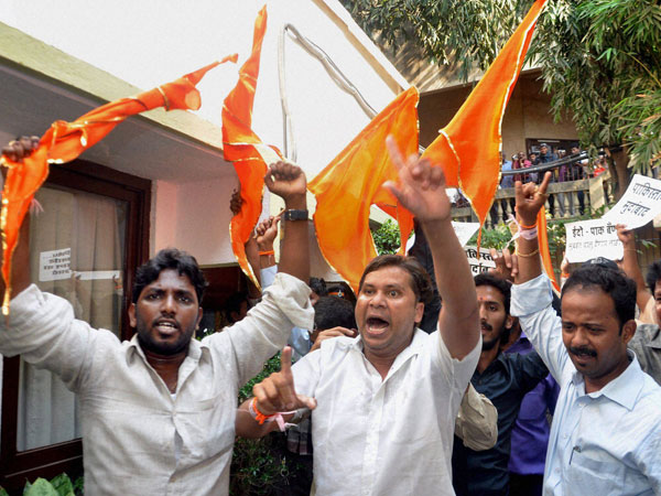 Maharashtra: Shiv Sena members thrashed in Thane Maharashtra: Shiv Sena members thrashed in Thane