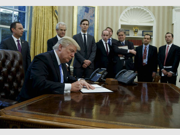 Donald Trump to sign order for construction of Mexican border wall Donald Trump to sign order for construction of Mexican border wall