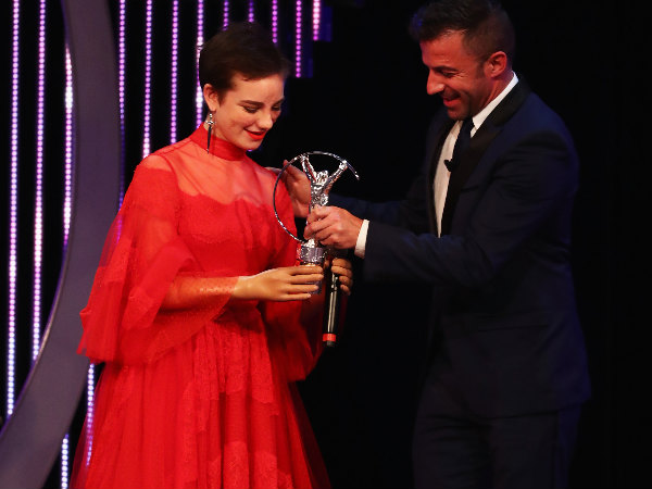 Beatrice Vio (left) collects her award from Alessandro Del Piero
