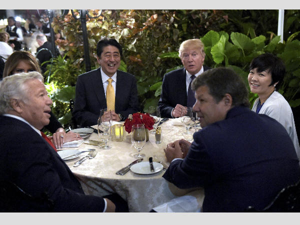 US President Donald Trump and Japanese Prime Minister Shinzo Abe at a dinner on Friday at Palm Beach US President Donald Trump and Japanese Prime Minister Shinzo Abe at a dinner on Friday at Palm Beach