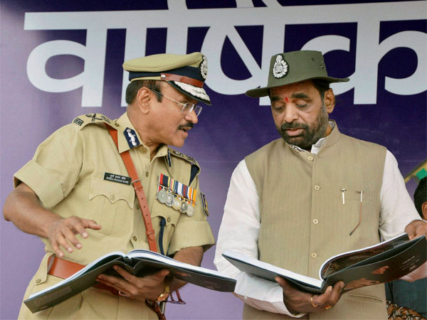 MoS for Home Hansraj Gangaram Ahir releases a souvenir. MoS for Home Hansraj Gangaram Ahir releases a souvenir.