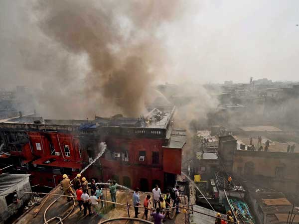 Kolkata: Burrabazar fire yet to be controlled Kolkata: Burrabazar fire yet to be controlled
