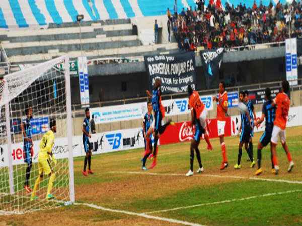 Minerva Punjab FC (blue) and Mumbai FC (Image courtesy: I-League Twitter handle) Minerva Punjab FC (blue) and Mumbai FC (Image courtesy: I-League Twitter handle)