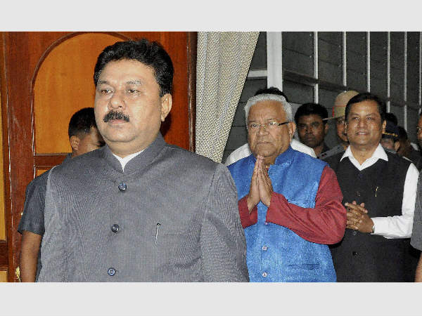 Arunachal Pradesh Governor P B Acharya (middle) Arunachal Pradesh Governor P B Acharya (middle)