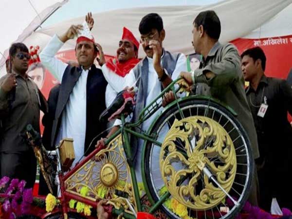 Kiren Rijiju takes a dig at Akhilesh Yad Kiren Rijiju takes a dig at Akhilesh Yad