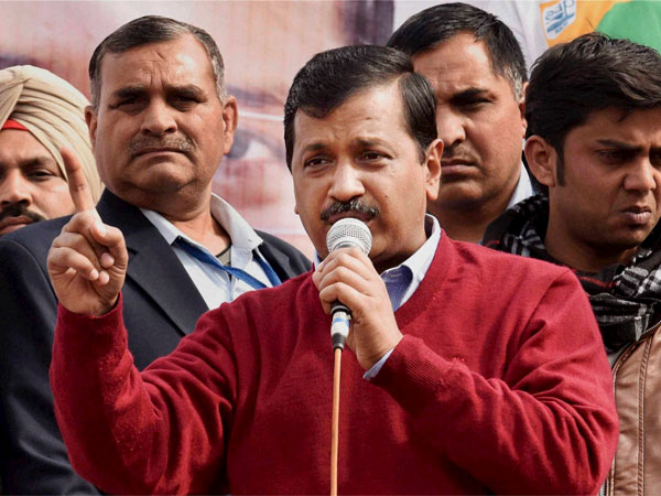 Kejriwal seeks votes for MCD polls Kejriwal seeks votes for MCD polls