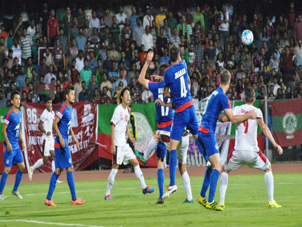 Bengaluru FC (blue jersey) and Mohun Bagan players fight for the ball (Image courtesy: I-League Twitter handle) Bengaluru FC (blue jersey) and Mohun Bagan players fight for the ball (Image courtesy: I-League Twitter handle)