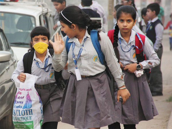 School children wear anti-air pollution mask as a protective gear School children wear anti-air pollution mask as a protective gear