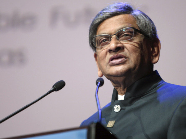 S M Krishna's BJP plans postponed, returns to Bengaluru S M Krishna's BJP plans postponed, returns to Bengaluru