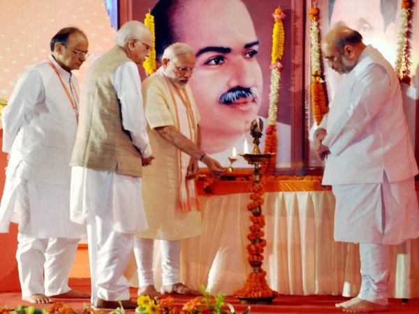 Senior leaders light lamp