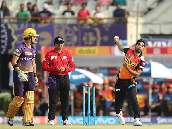 Umpire Anil Dandekar (centre) failed to spot the edge from Robin's bat. Photo courtesy: BCCI Umpire Anil Dandekar (centre) failed to spot the edge from Robin's bat. Photo courtesy: BCCI
