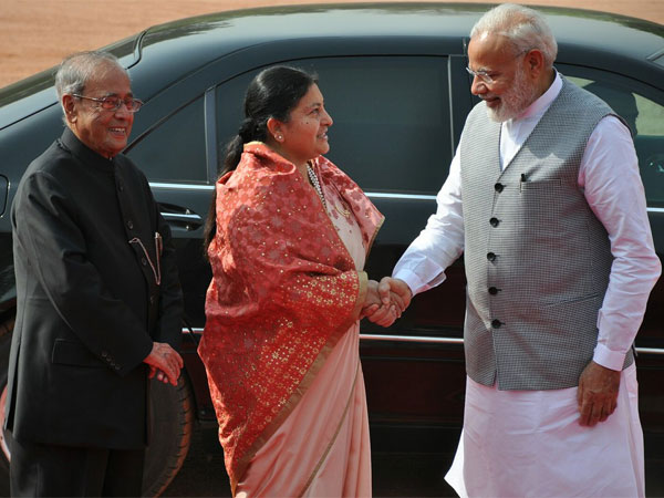 Nepalese President Bidhya Devi Bhandari was given a ceremonial welcome at forecourt of Rashtrapati Bhavan. Nepalese President Bidhya Devi Bhandari was given a ceremonial welcome at forecourt of Rashtrapati Bhavan.