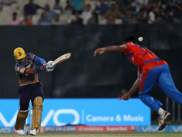 Robin Uthappa plays a shot against Gujarat. Image Courtesy: BCCI Robin Uthappa plays a shot against Gujarat. Image Courtesy: BCCI
