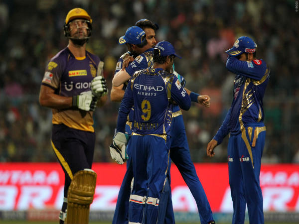 Colin de Grandhomme (left) departs as MI players celebrate (Image courtesy: BCCI) Colin de Grandhomme (left) departs as MI players celebrate (Image courtesy: BCCI)