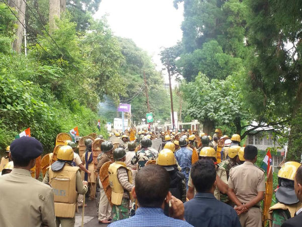 Massive protests break out in Darjeeling Massive protests break out in Darjeeling