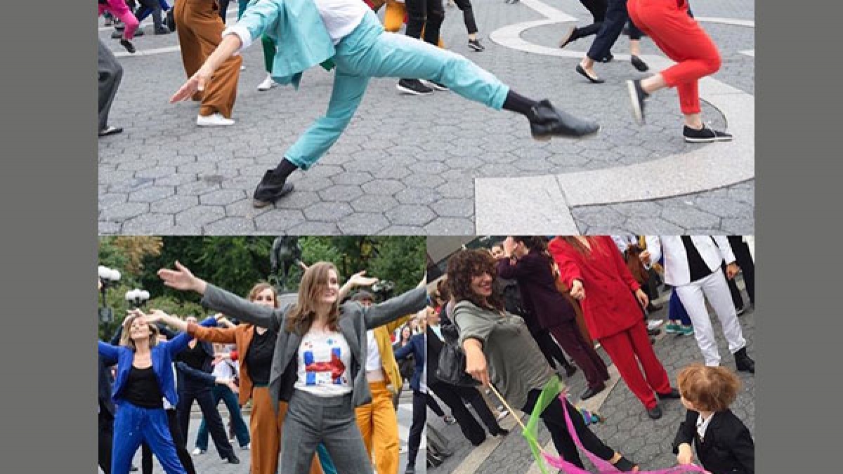 Flash mob Tribute to Hillary Clinton’s penchant for pantsuits
