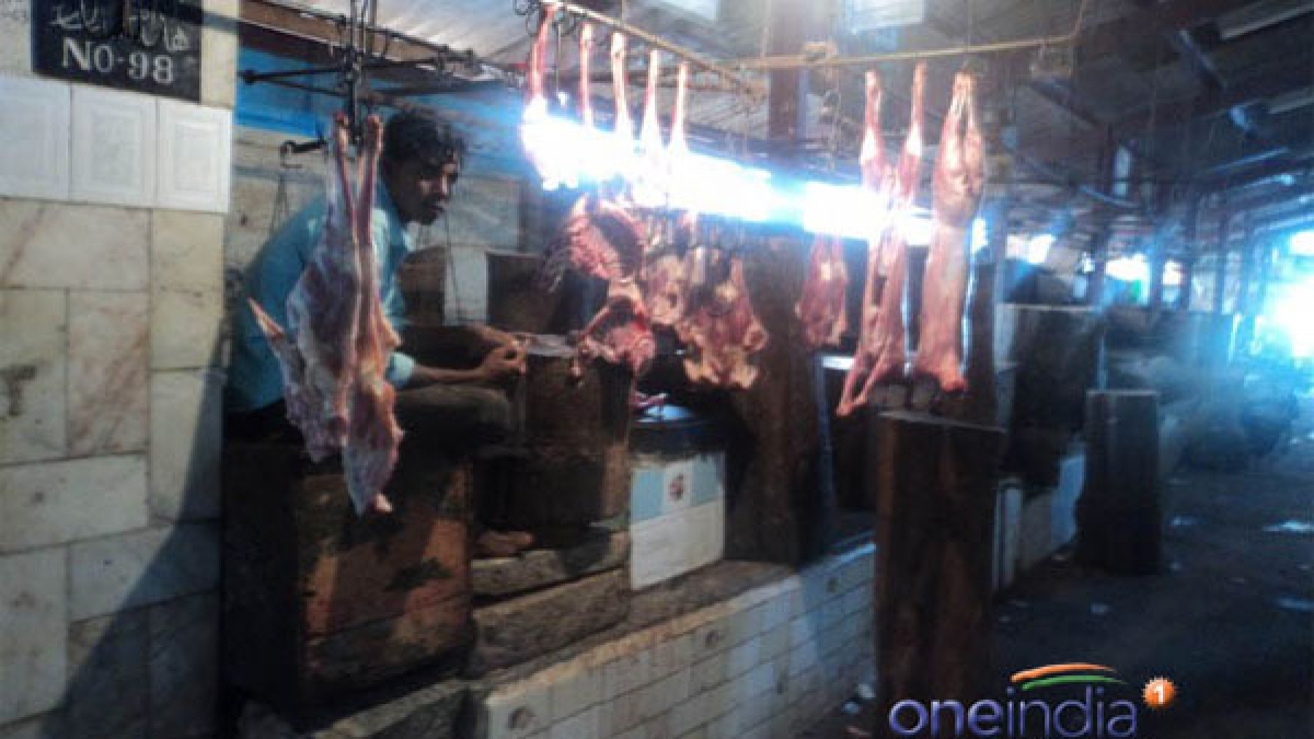 Meat shops vandalised in Uttar Pradesh's Hathras Oneindia News