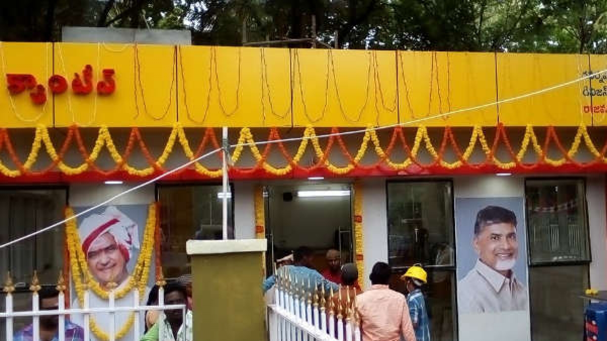 AP Chandrababu Naidu inaugurates 'Anna Canteen'; lunch, dinner to be