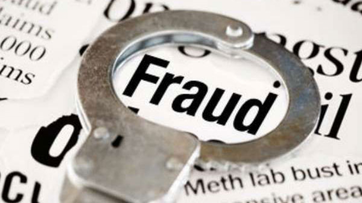 Noida: Two held for cheating people of lakhs using 'magic ink' on cheques -  Oneindia News