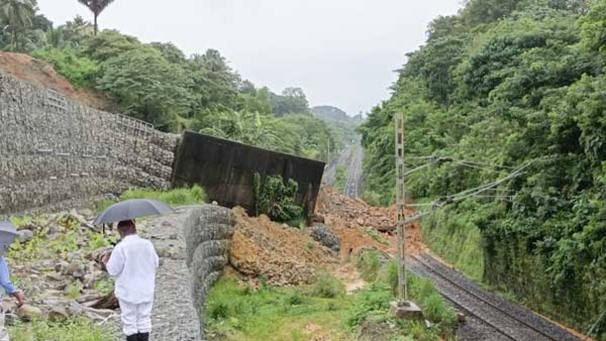 Landslide in Karnataka affects train movement from/to Konkan side