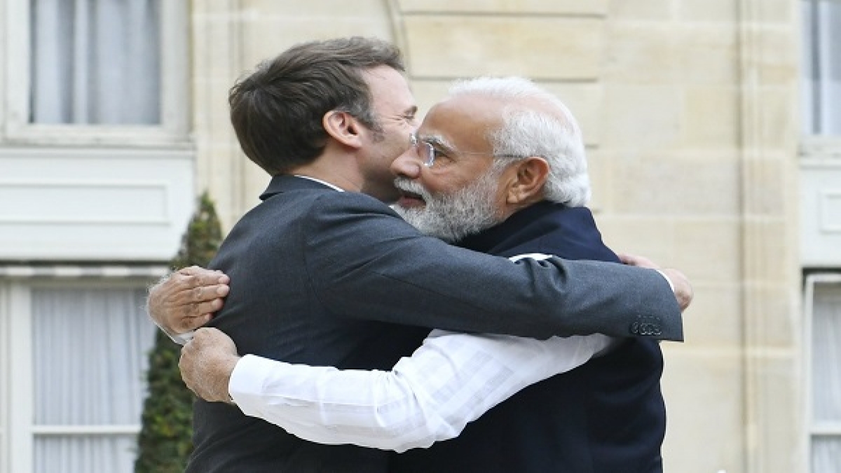 PM Modi gets warm hug from French President Emmanuel Macron upon