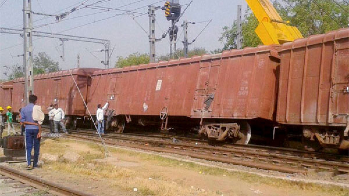 At least 20 wagons of goods train derailed in Bihar Oneindia News