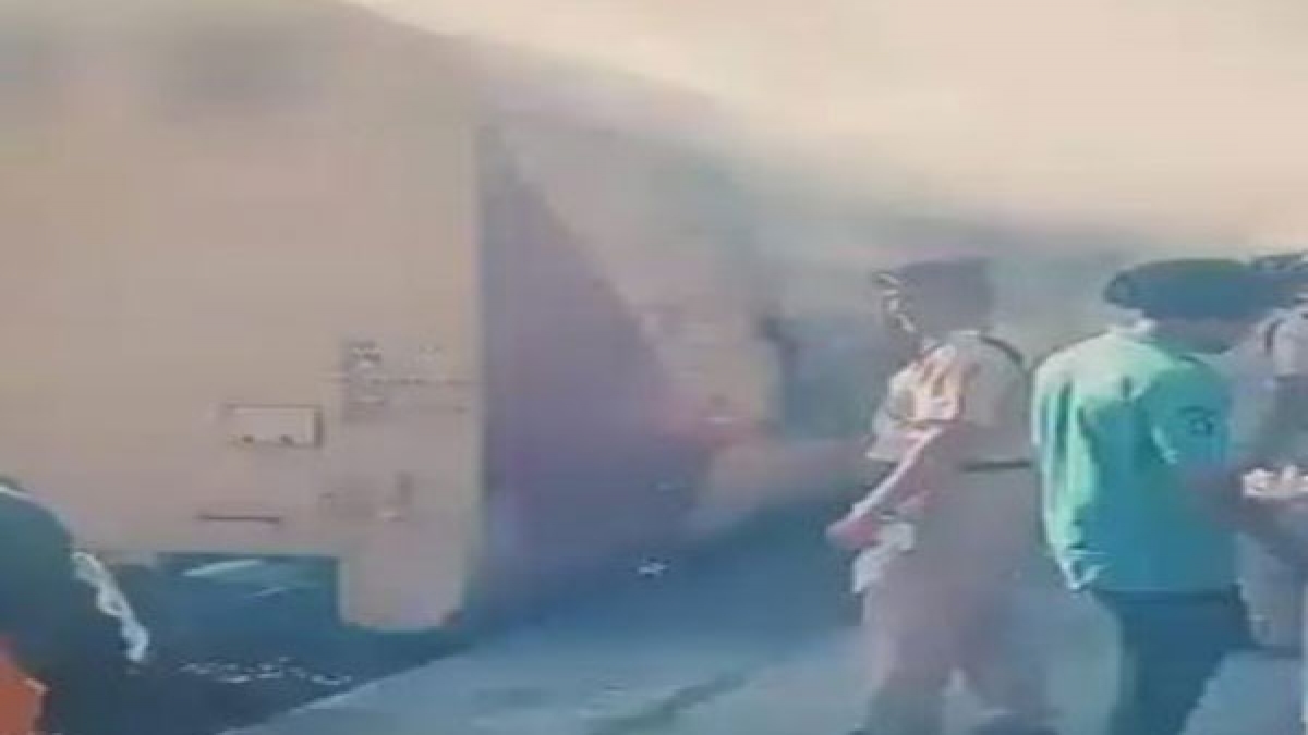 Shalimar LTT Express catches fire near Nashik Oneindia News