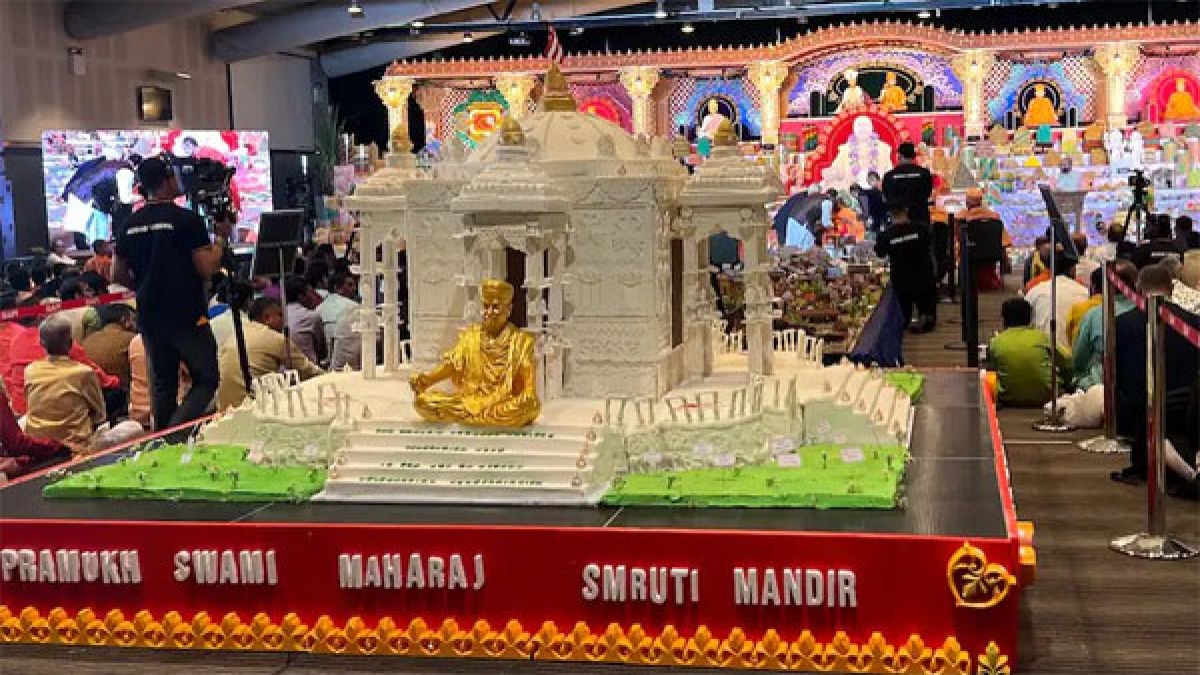 World's largest eggless cake baked by Sydney's Swaminarayan Mandir TrendRadars India
