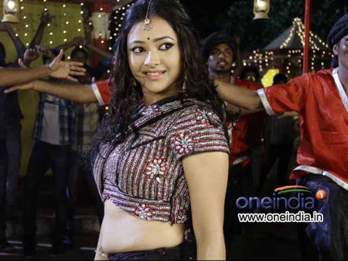 Tollywood Actress Star Kid Of Bollywood Movie Makdee Caught In Prostitution Racket Oneindia News