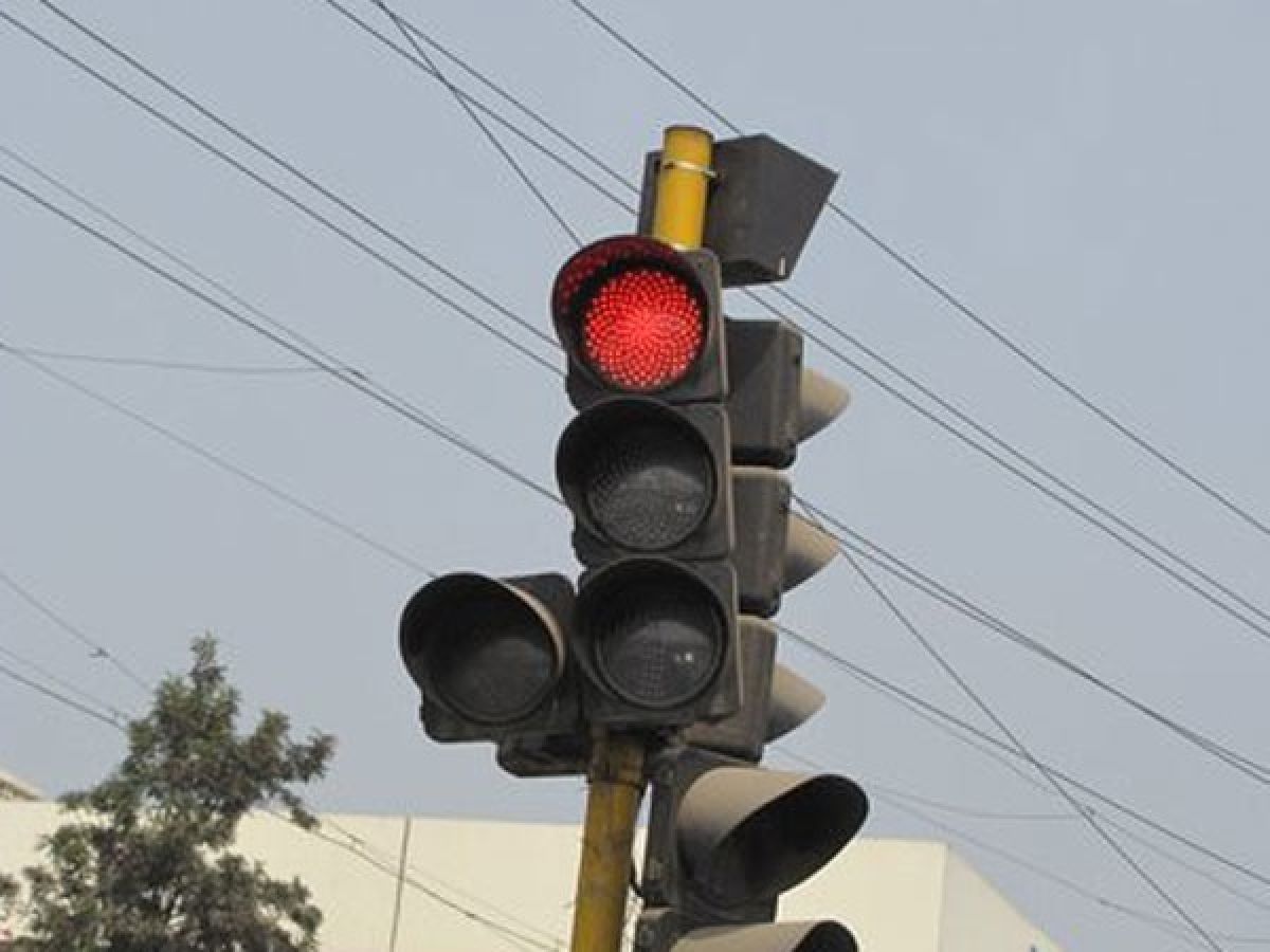 Delhi to be first Indian city to get smart traffic lights Oneindia News