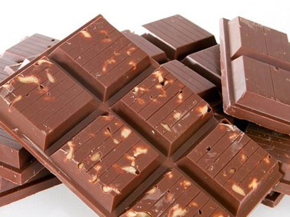 Copper wires found in chocolate bars? Oneindia News